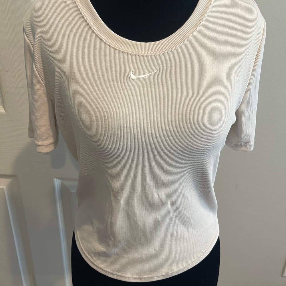 Nike Cream Fitted Short Sleeve Tee Size Medium